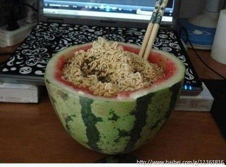 牛娃吃瓜,揭秘校园里的“瓜田”趣事  第2张